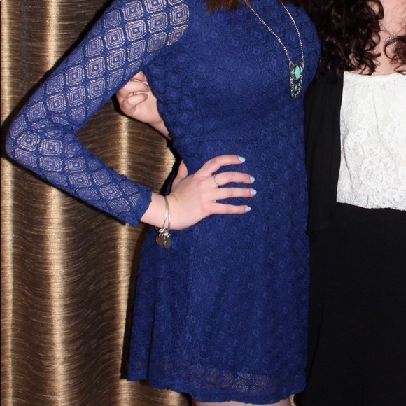 Blue Lace Dress - Picture 4 of 4